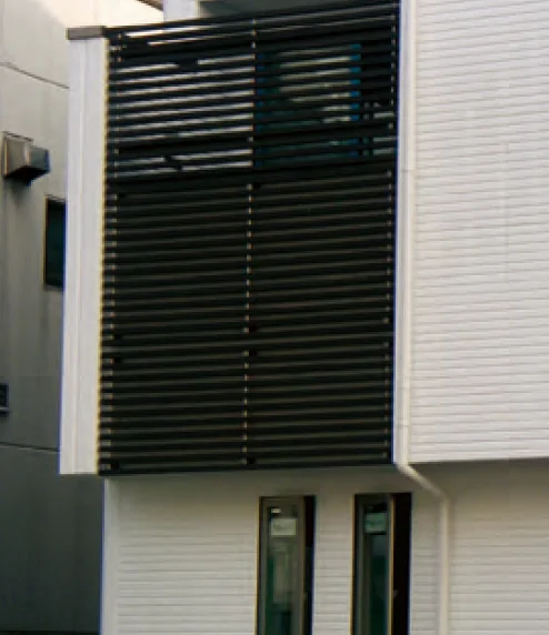 MINOの「ハイブリッド彩木ストライプスクリーン・壁面付34×40横格子タイプ S仕様 HAA-LS」