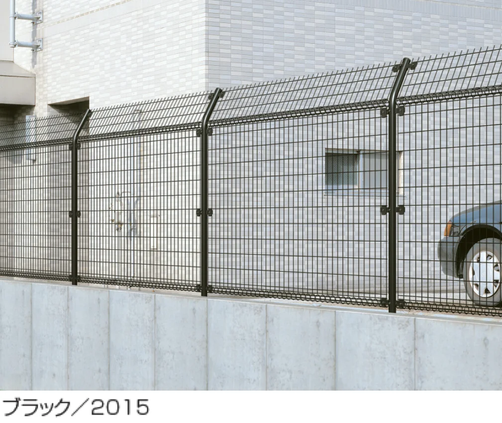 三協アルミの「ユメッシュR型フェンス 忍びパネル取り付けタイプ」