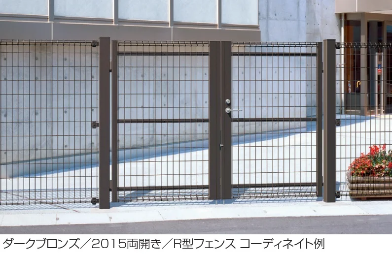 三協アルミの「ユメッシュR型門扉 アルミ角型門柱・アルミ丸型門柱 シリンダー錠仕様【2025年版】」