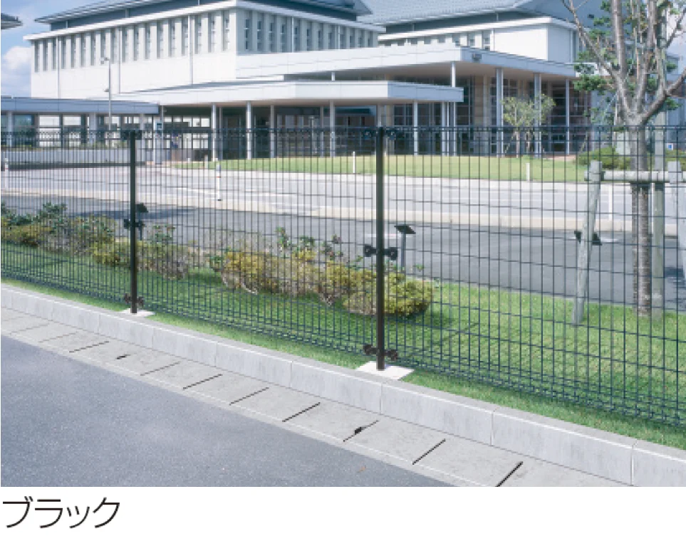 三協アルミの「STメッシュ2型フェンス 間仕切り支柱タイプ【2026年12月1日 発売予定】」のサブ画像2