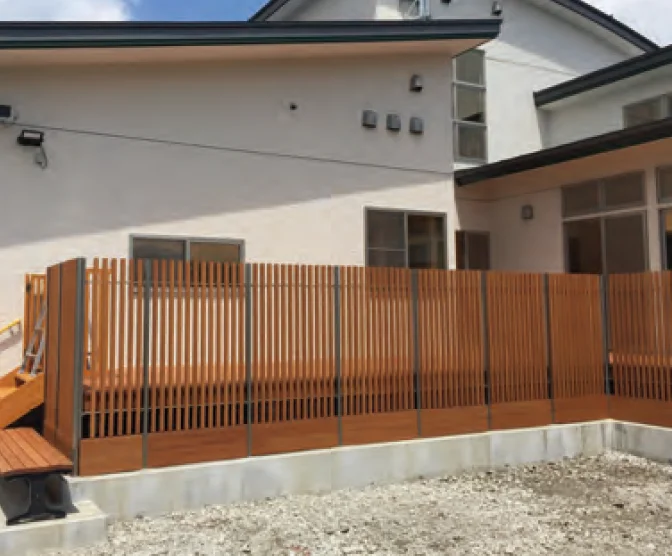 MINOの「ハイブリッド彩木ストライプフェンス・間仕切34×40縦格子タイプ HAC34K」