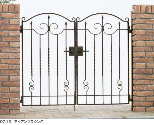YKK APの「トラディシオン 門扉1型 【2022年版】」