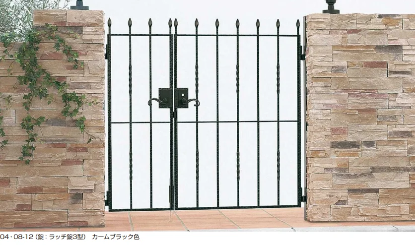YKK APの「トラディシオン 門扉7型 【2022年版】」