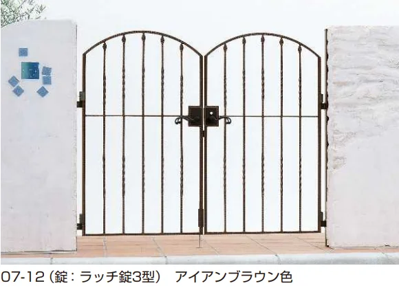 YKK APの「トラディシオン 門扉5型 【2022年版】」