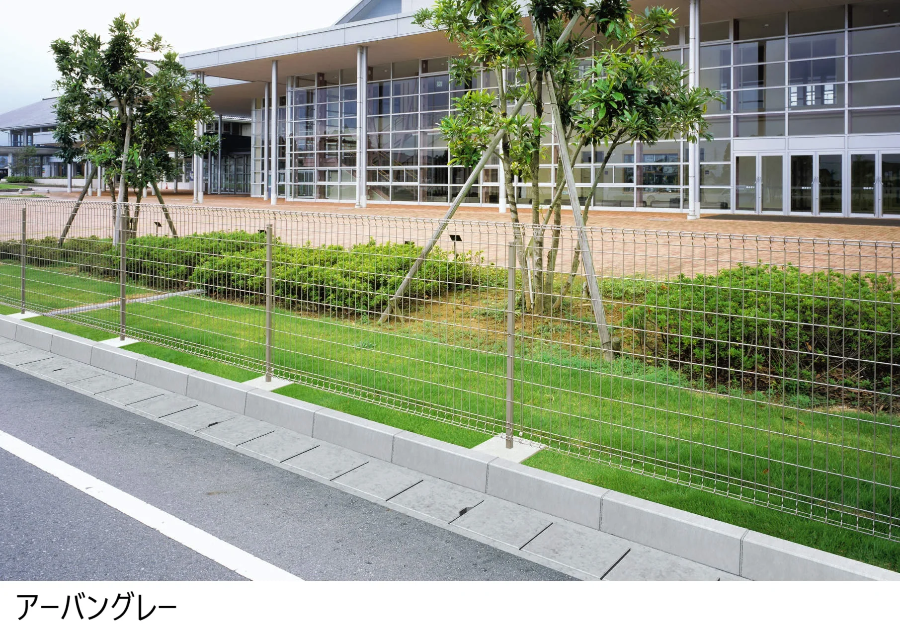 三協アルミの「ユメッシュZ型フェンス フリー支柱タイプ【2025年10月価格改訂版】」のサブ画像1